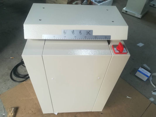 Macchina di triturazione del cartone industriale ondulato a strato singolo 8m/min 220V 50HZ